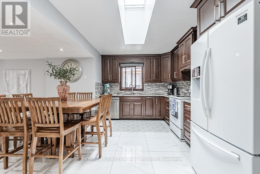 169 ASHLEY CRESCENT Image 22