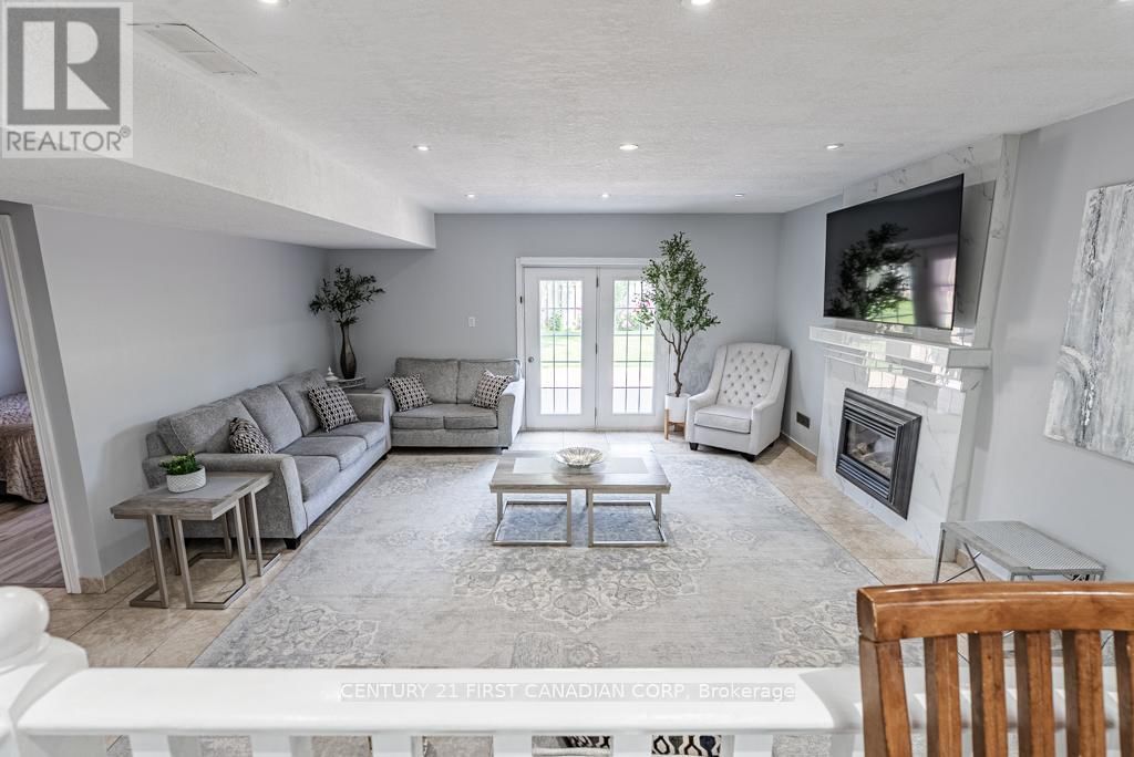 169 ASHLEY CRESCENT Image 28