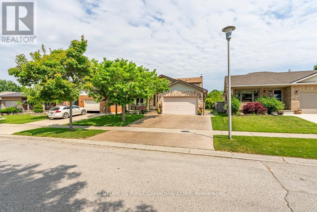 169 ASHLEY CRESCENT Image 3