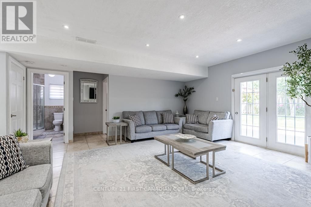 169 ASHLEY CRESCENT Image 31