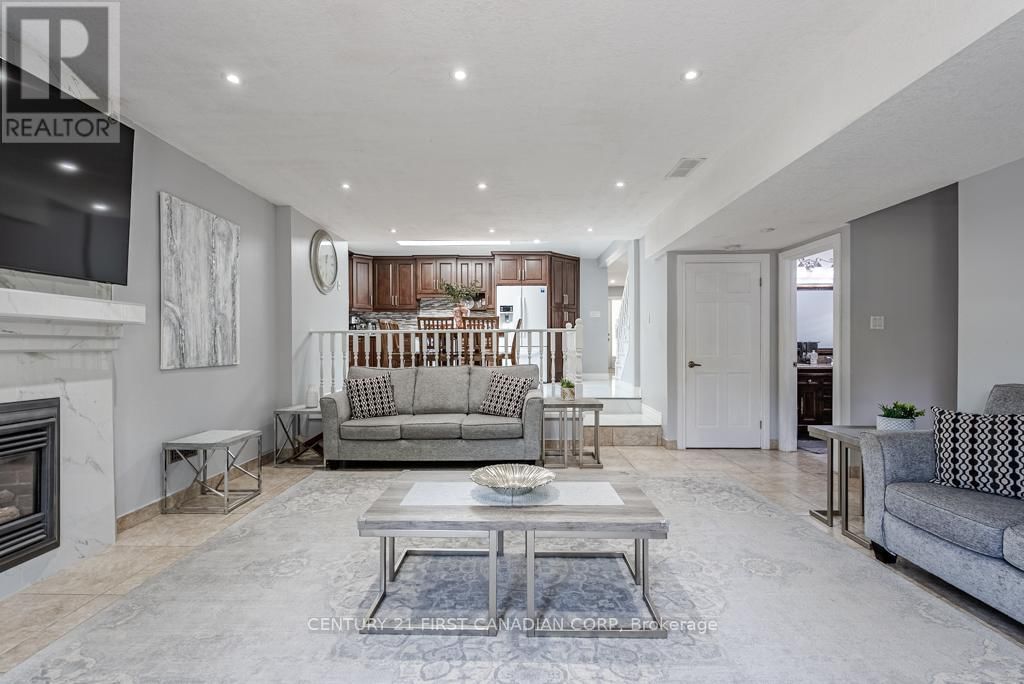 169 ASHLEY CRESCENT Image 33