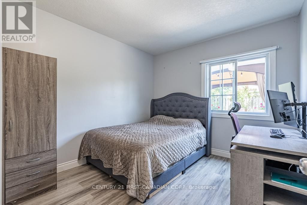 169 ASHLEY CRESCENT Image 34