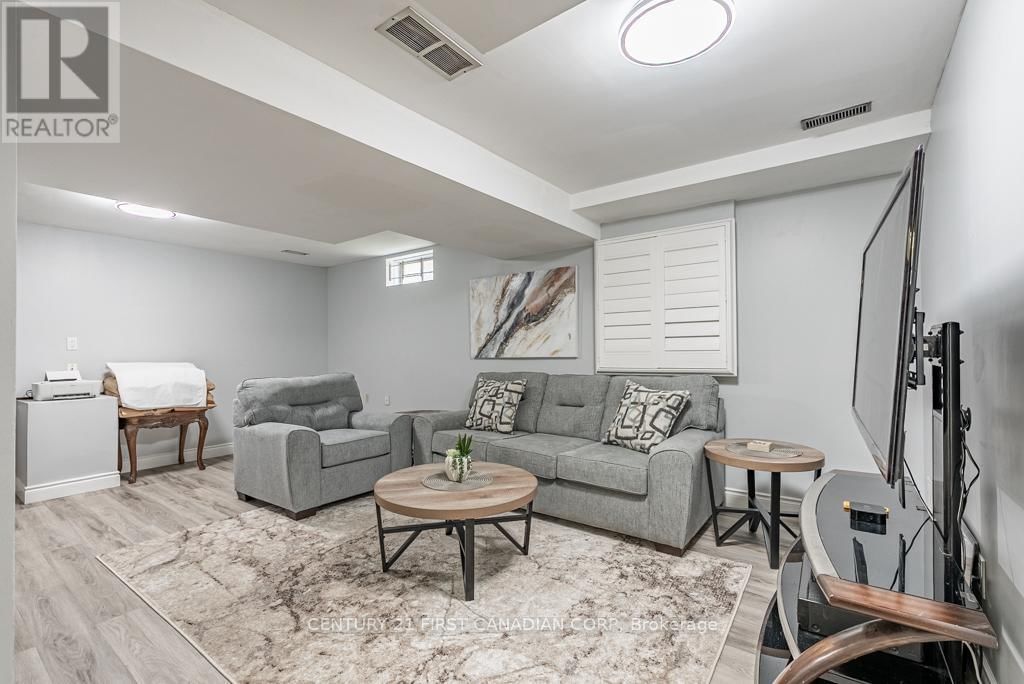 169 ASHLEY CRESCENT Image 37