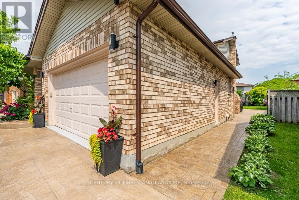 169 ASHLEY CRESCENT Image 40