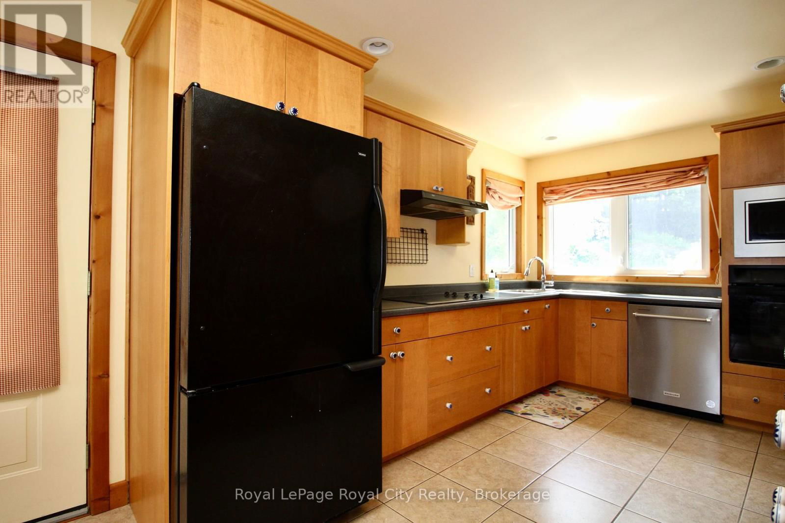 14 DOCK LANE Image 16