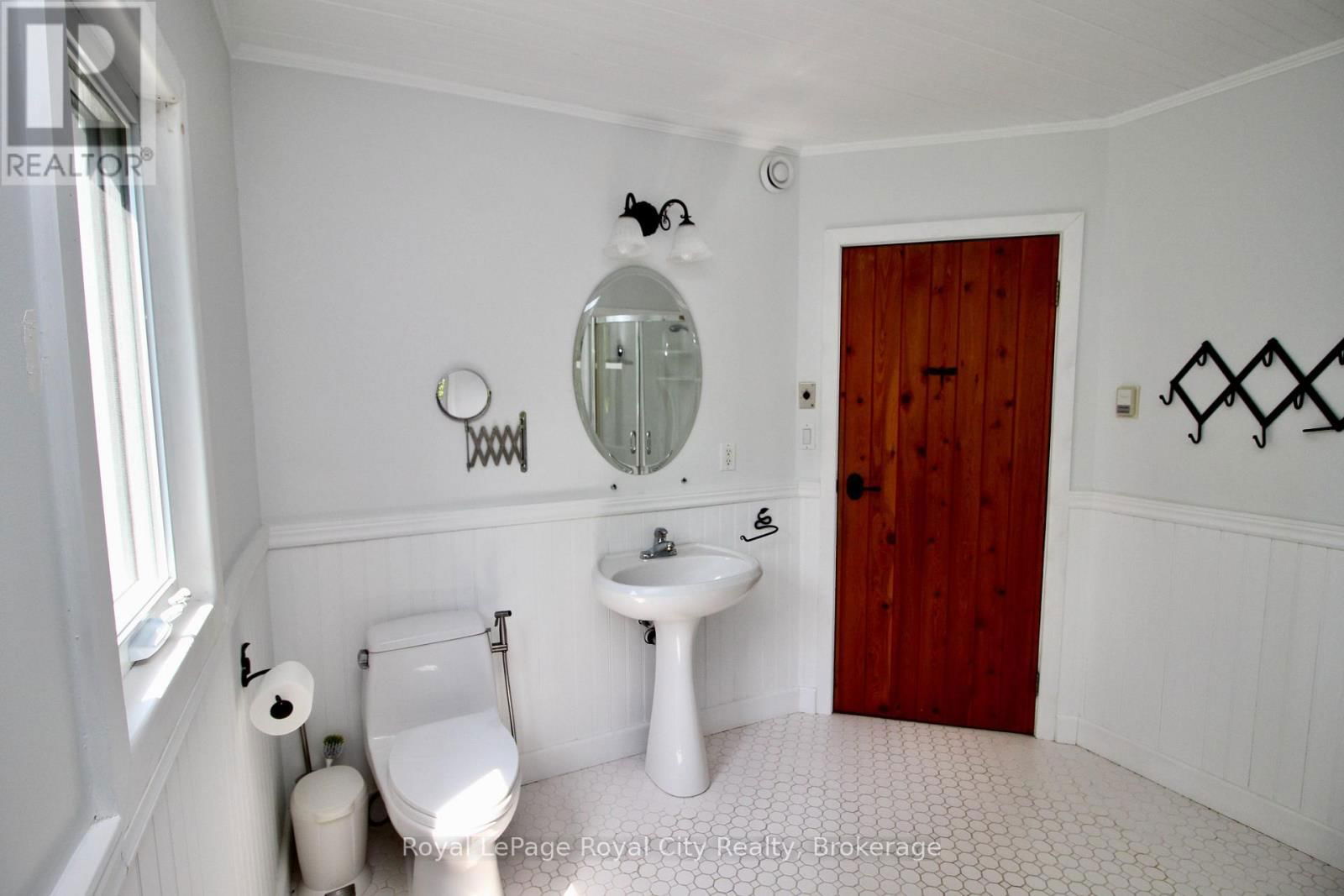 14 DOCK LANE Image 18