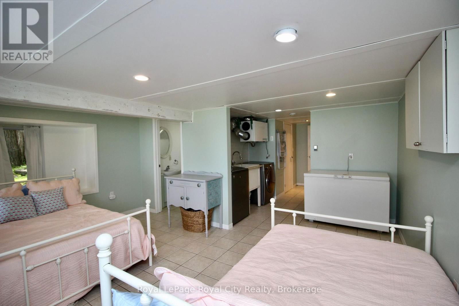 14 DOCK LANE Image 26