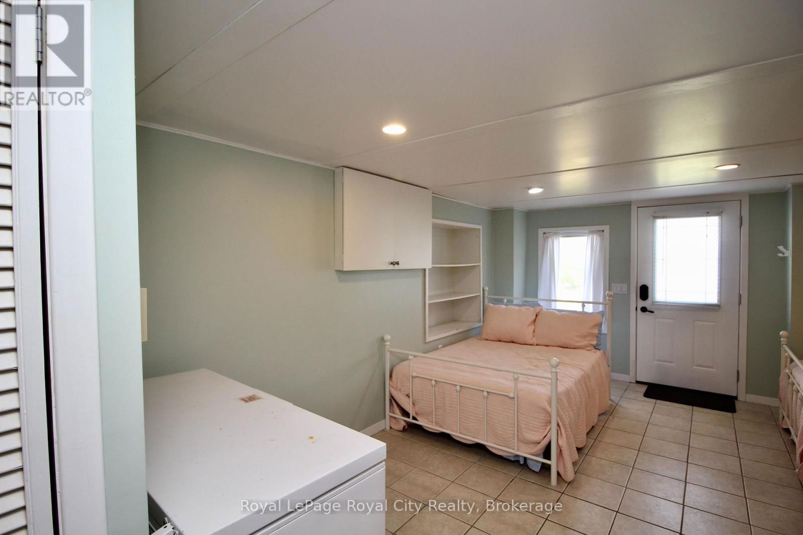 14 DOCK LANE Image 29