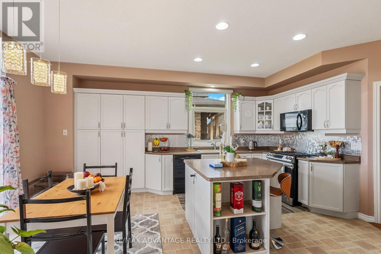 129 THAMESVIEW CRESCENT Image 12