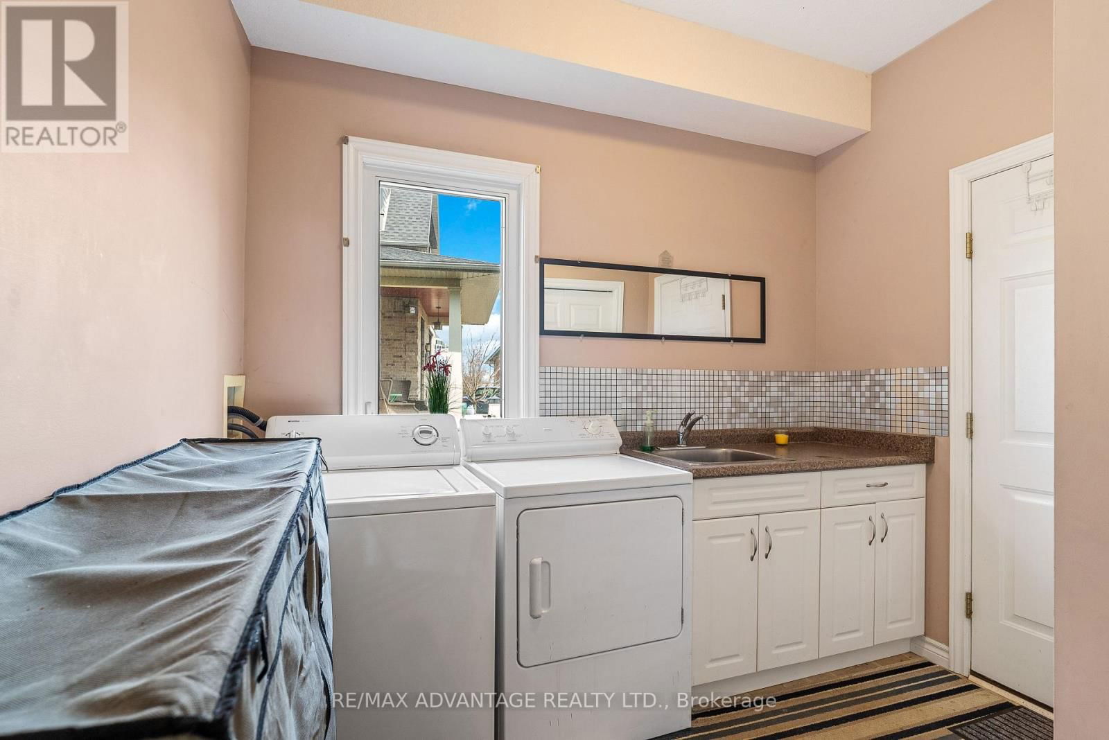 129 THAMESVIEW CRESCENT Image 21