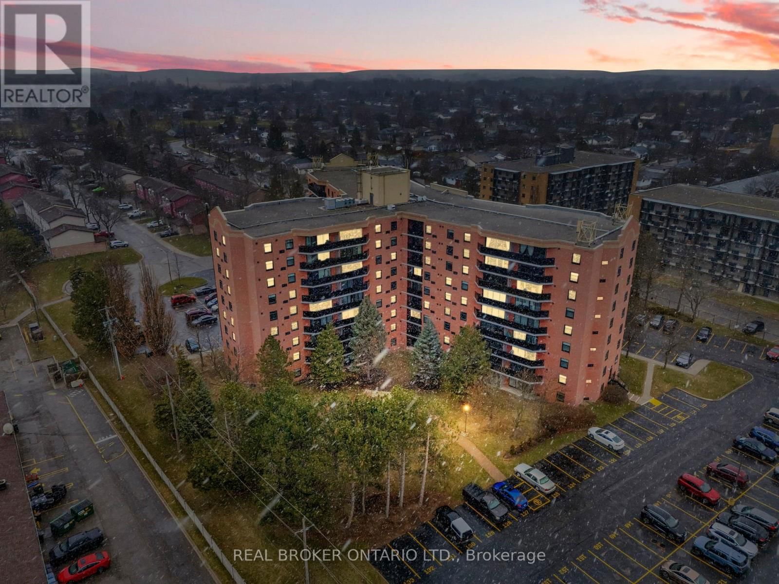 902 - 9 BONHEUR COURT Image 1