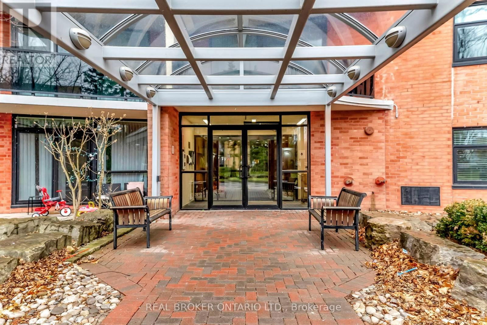 902 - 9 BONHEUR COURT Image 3