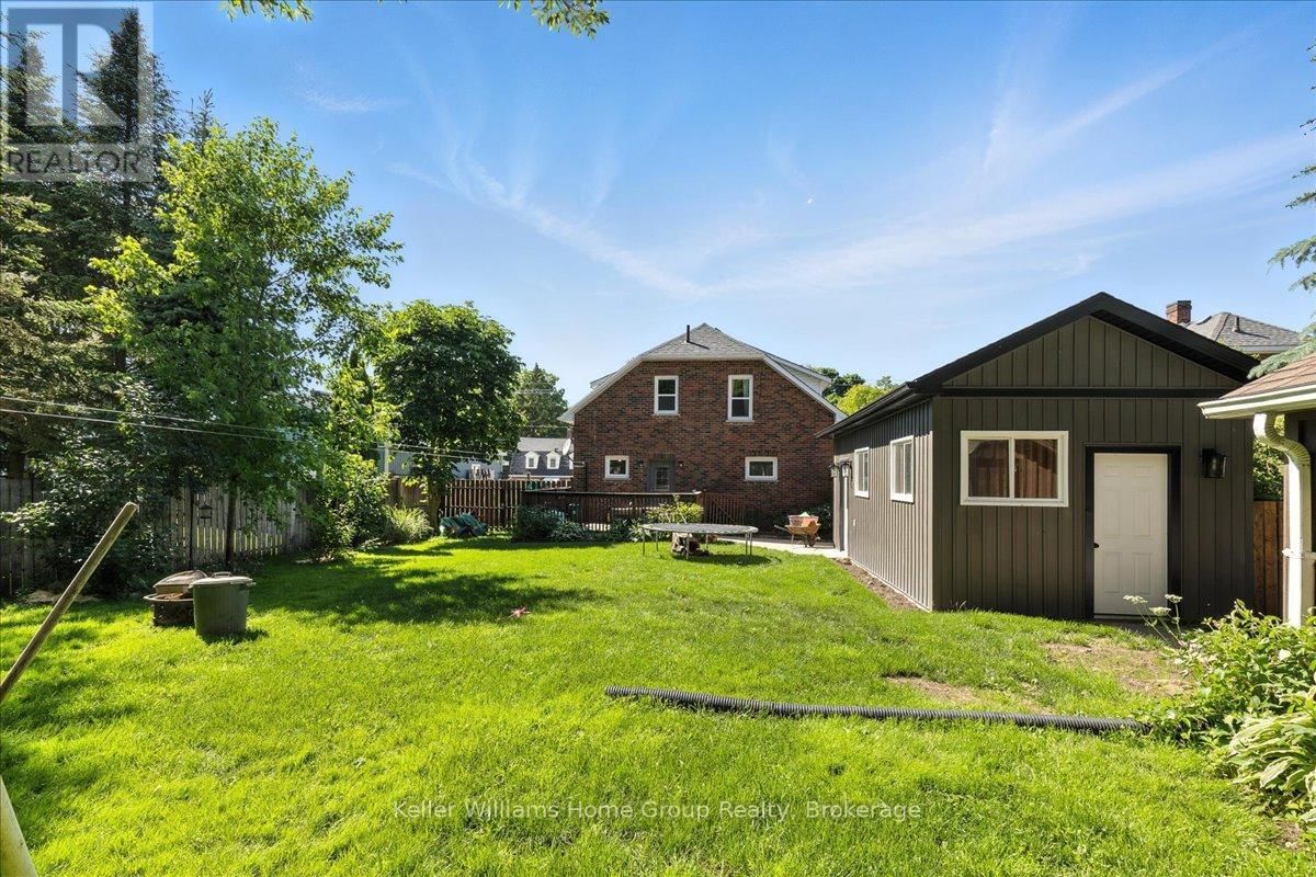 138 FREDERICK STREET EAST Image 27