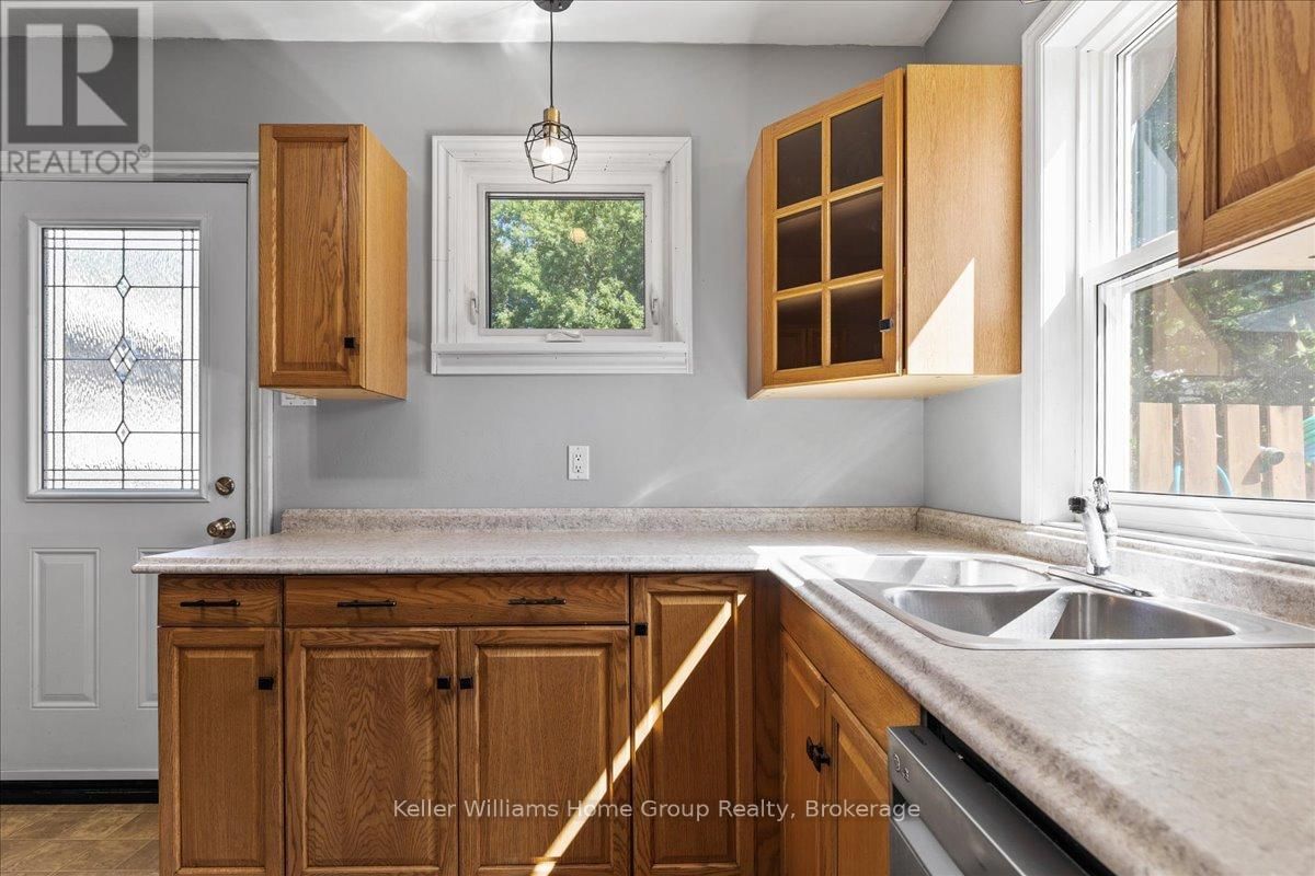 138 FREDERICK STREET EAST Image 9
