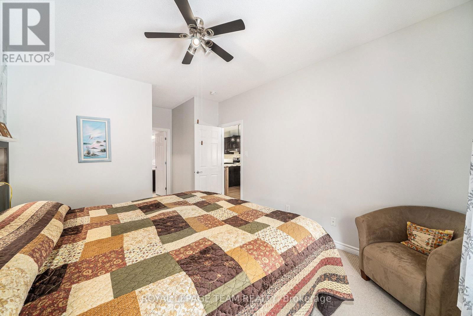 129 TRADEWINDS CRESCENT Image 18