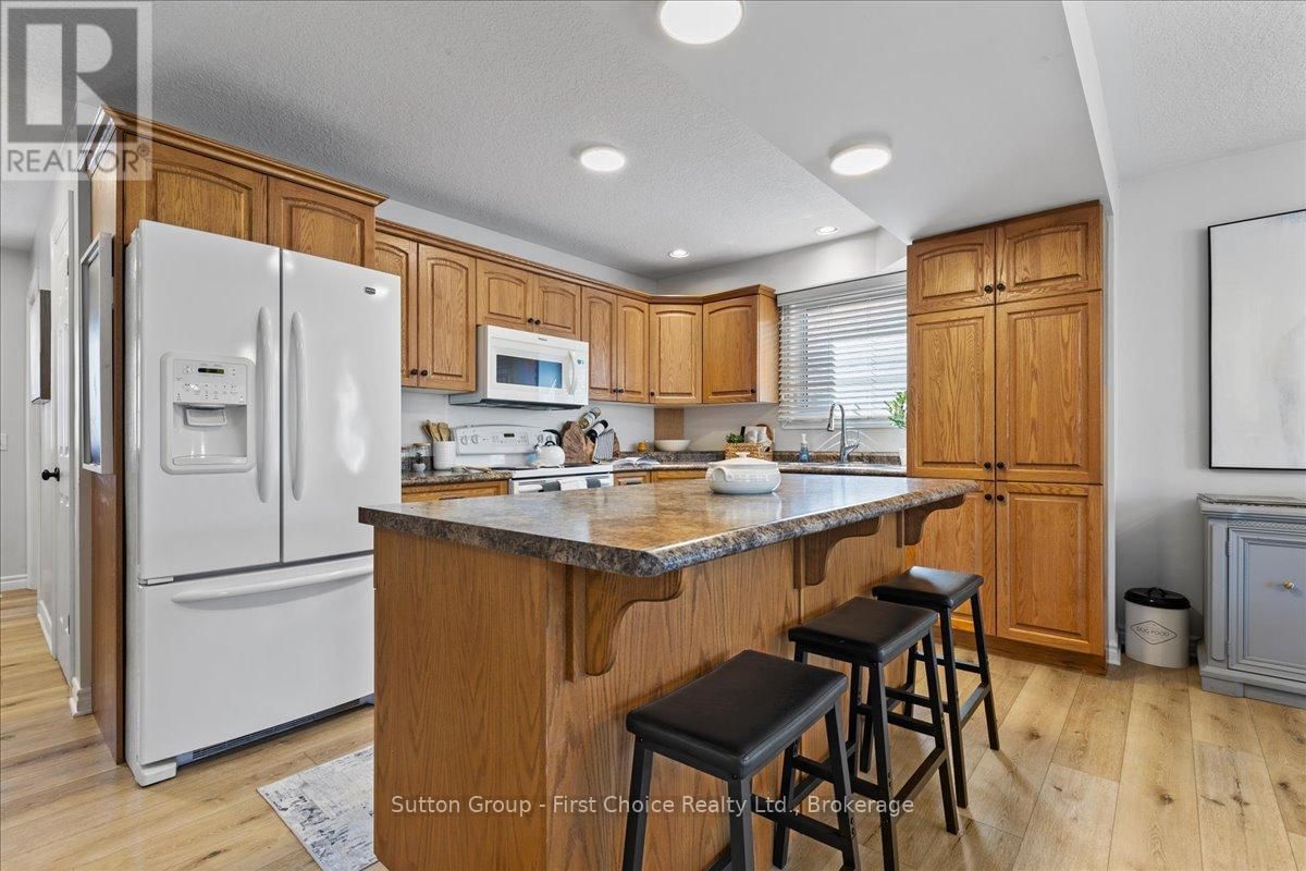 187 SOUTHVALE ROAD Image 11