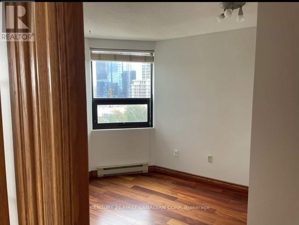702 - 549 RIDOUT STREET NORTH Image 13