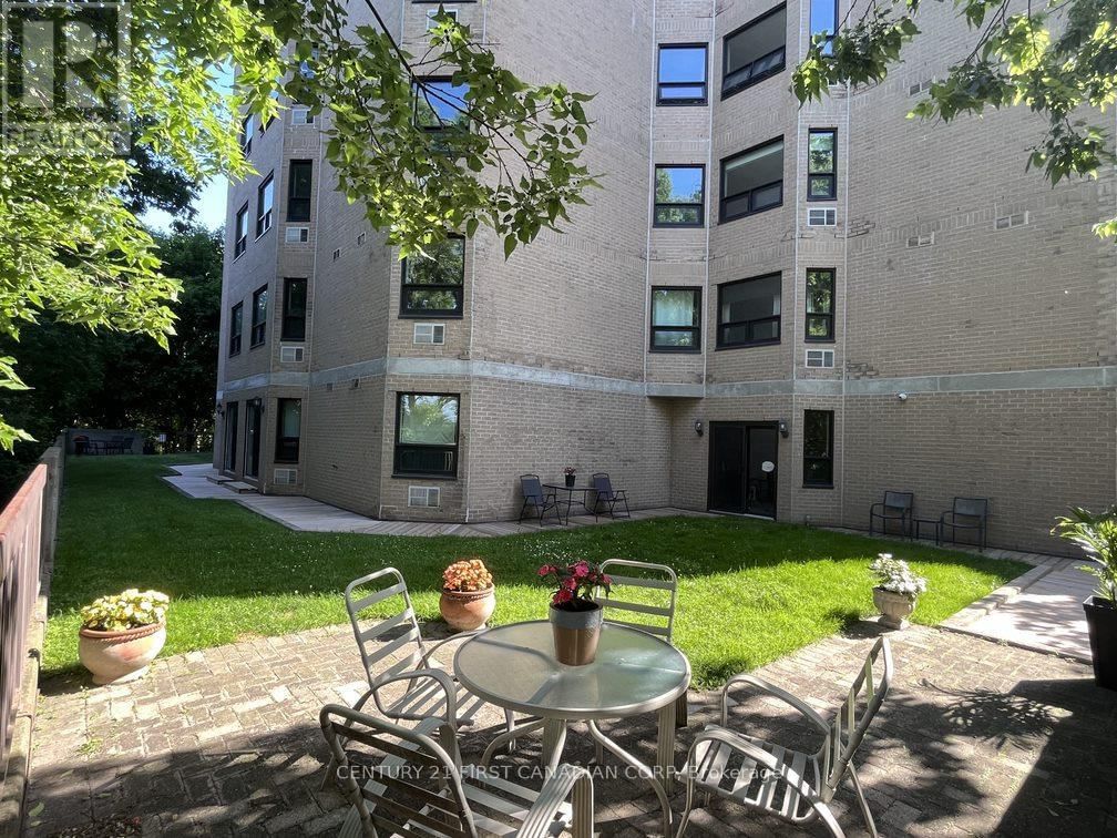 702 - 549 RIDOUT STREET NORTH Image 2