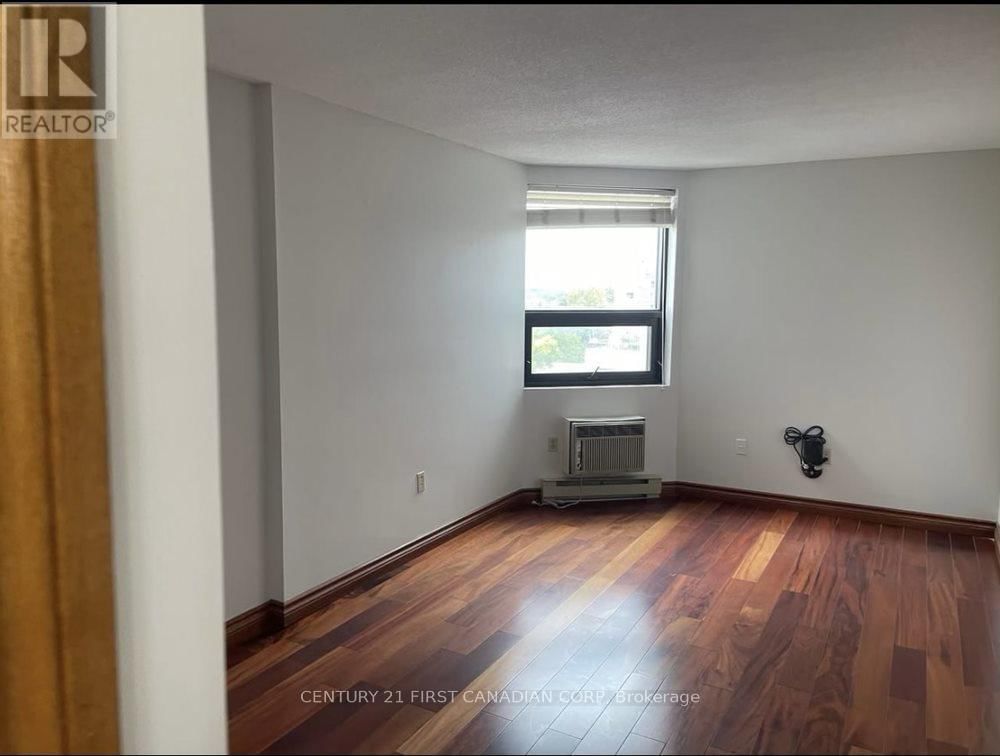 702 - 549 RIDOUT STREET NORTH Image 8