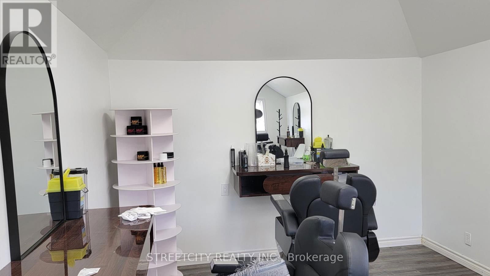 282 SPRINGBANK DRIVE Image 1