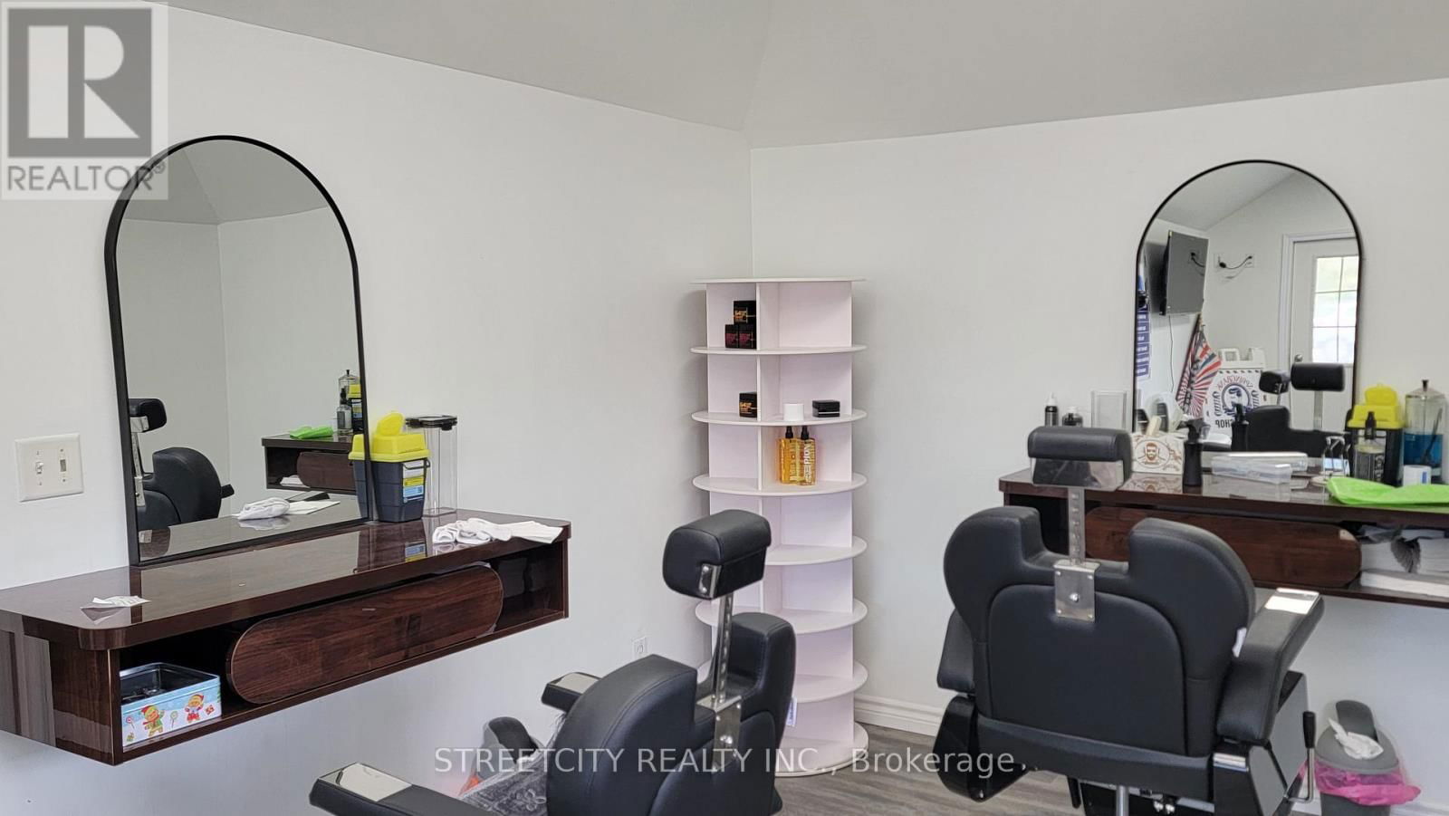282 SPRINGBANK DRIVE Image 3