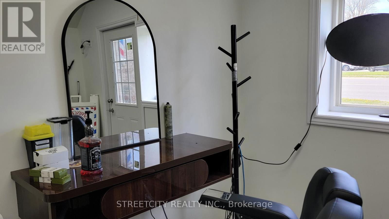 282 SPRINGBANK DRIVE Image 4