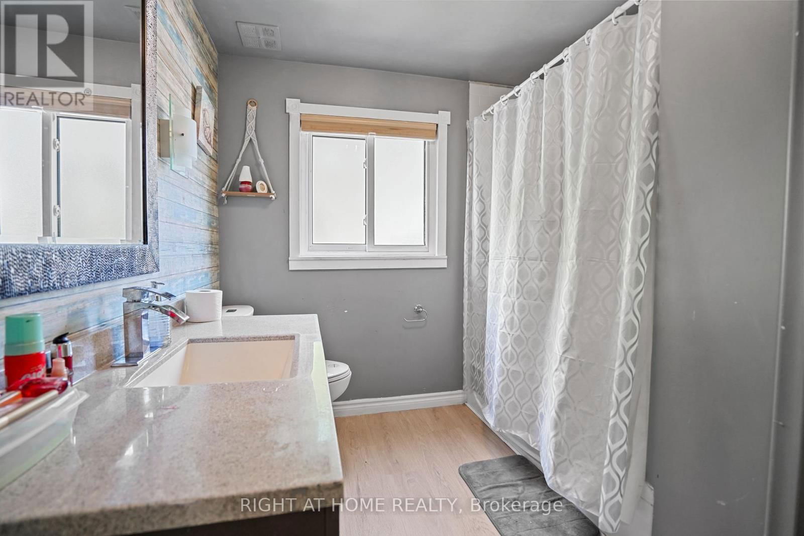 82 DREGER AVENUE SOUTH Image 12