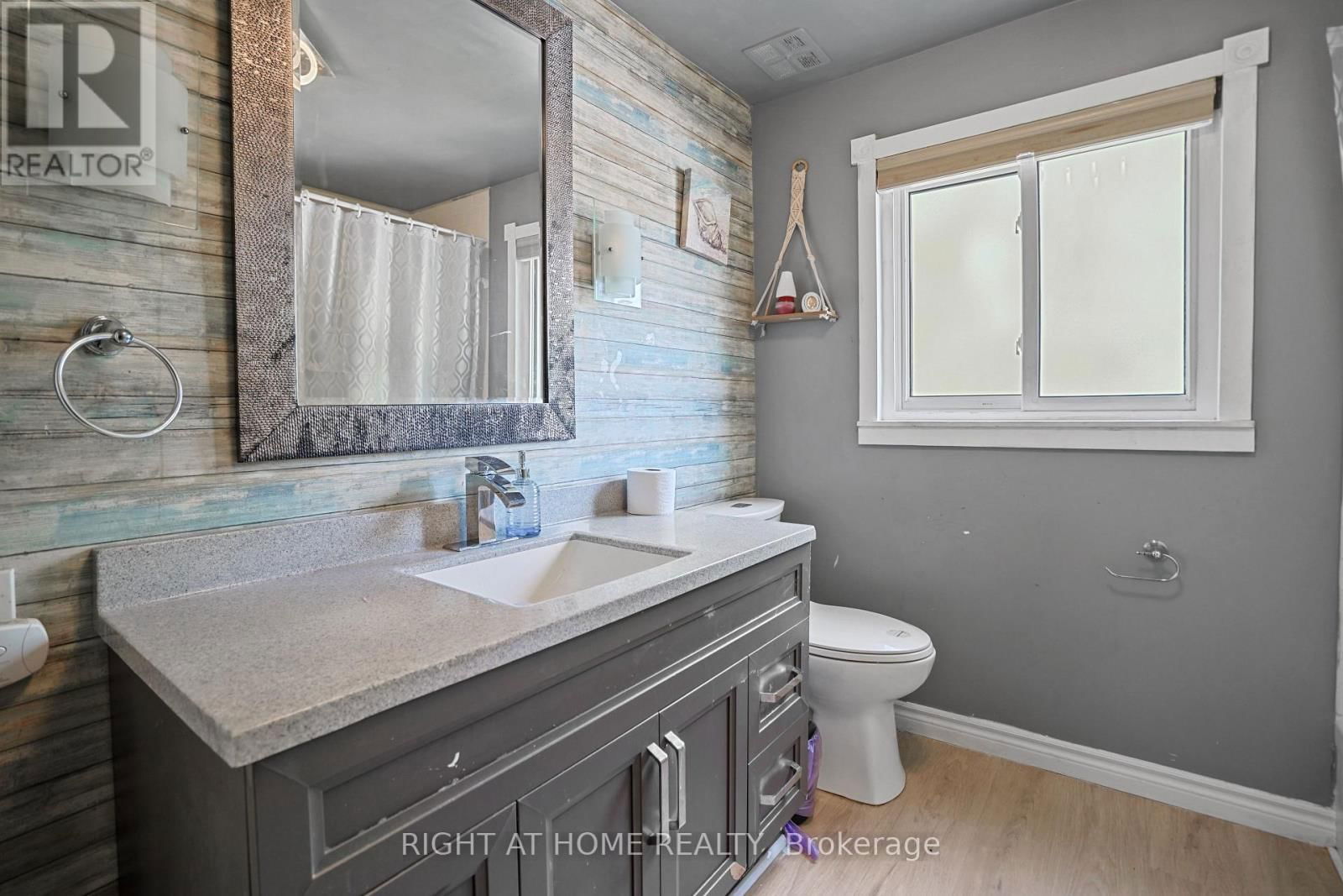 82 DREGER AVENUE SOUTH Image 13