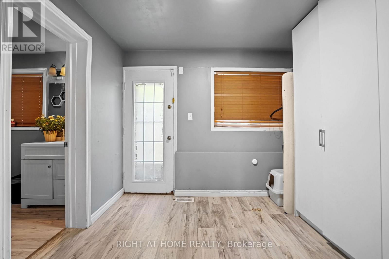 82 DREGER AVENUE SOUTH Image 22