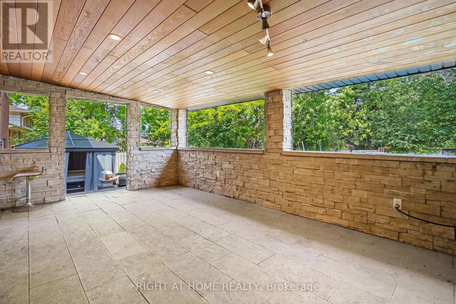 82 DREGER AVENUE SOUTH Image 29