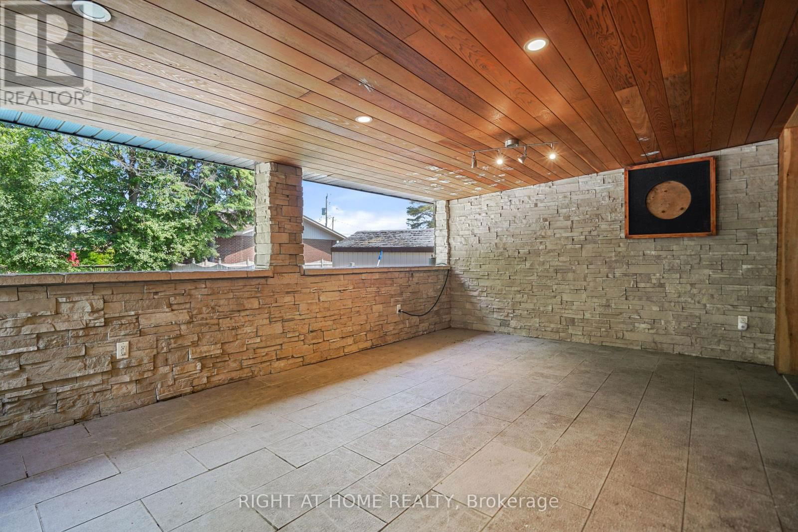 82 DREGER AVENUE SOUTH Image 30