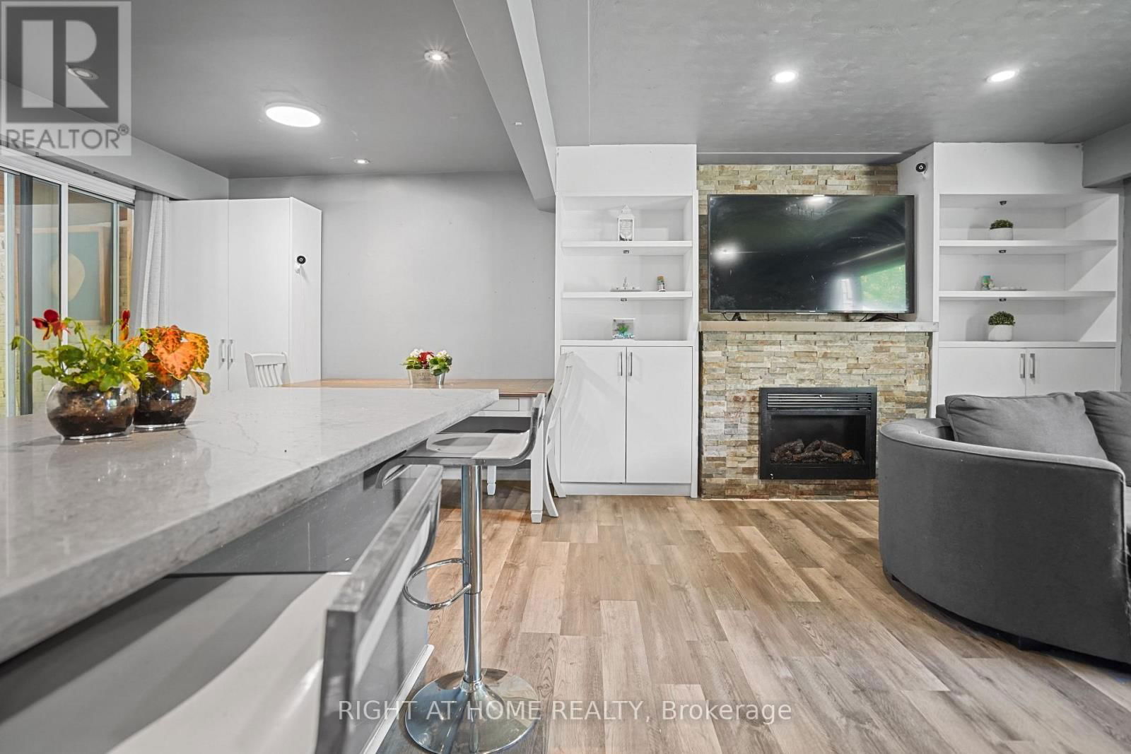 82 DREGER AVENUE SOUTH Image 6