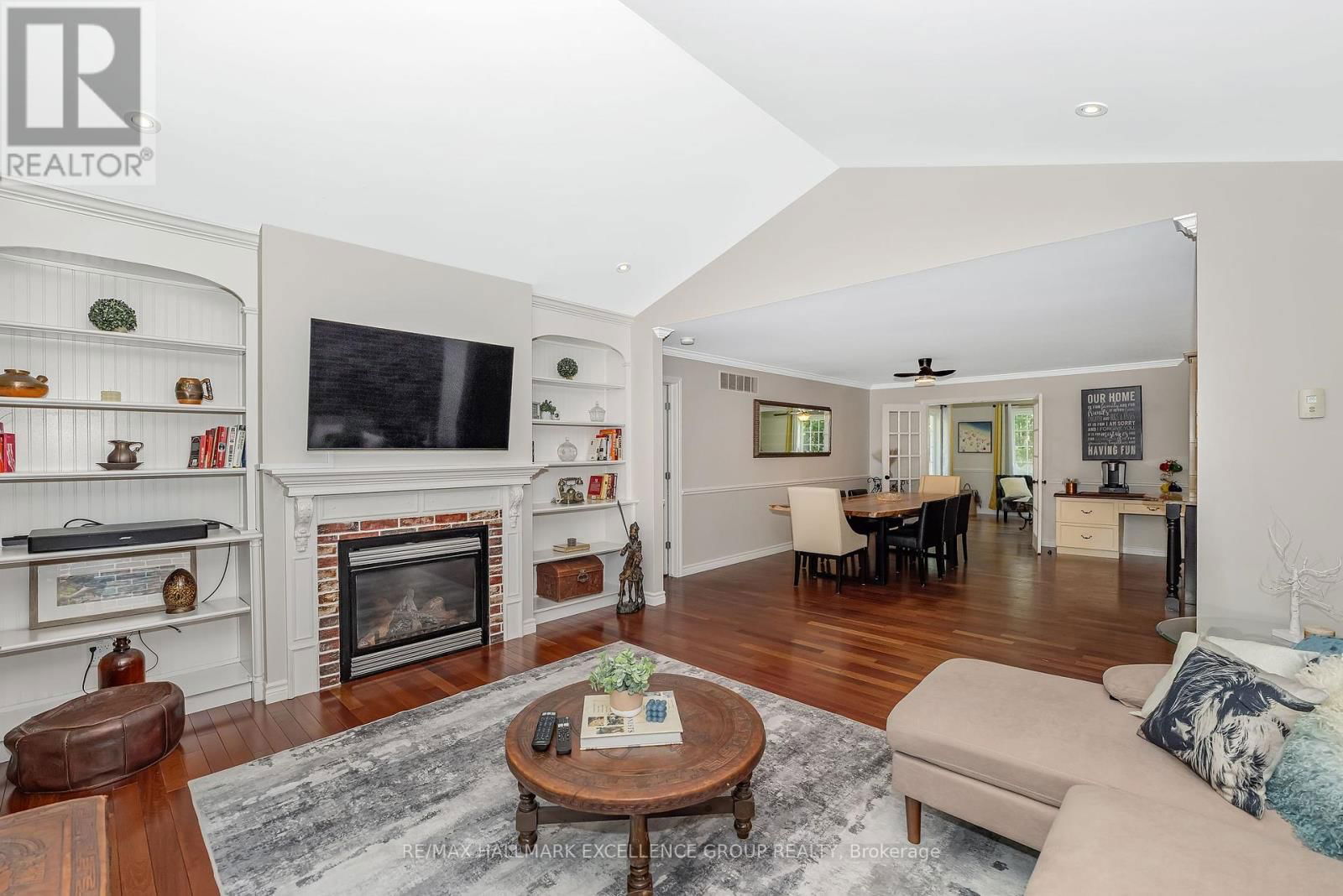2709 DUBOIS STREET Image 12