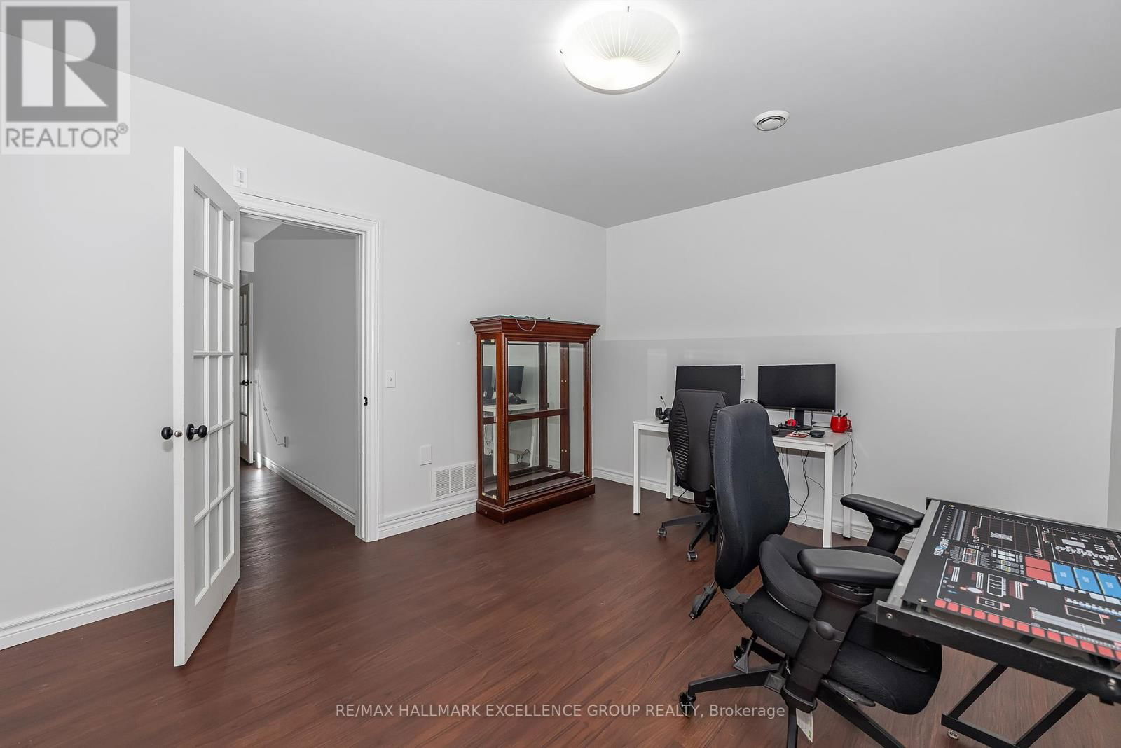 2709 DUBOIS STREET Image 32