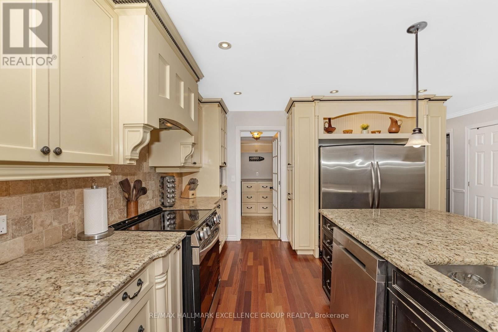 2709 DUBOIS STREET Image 8