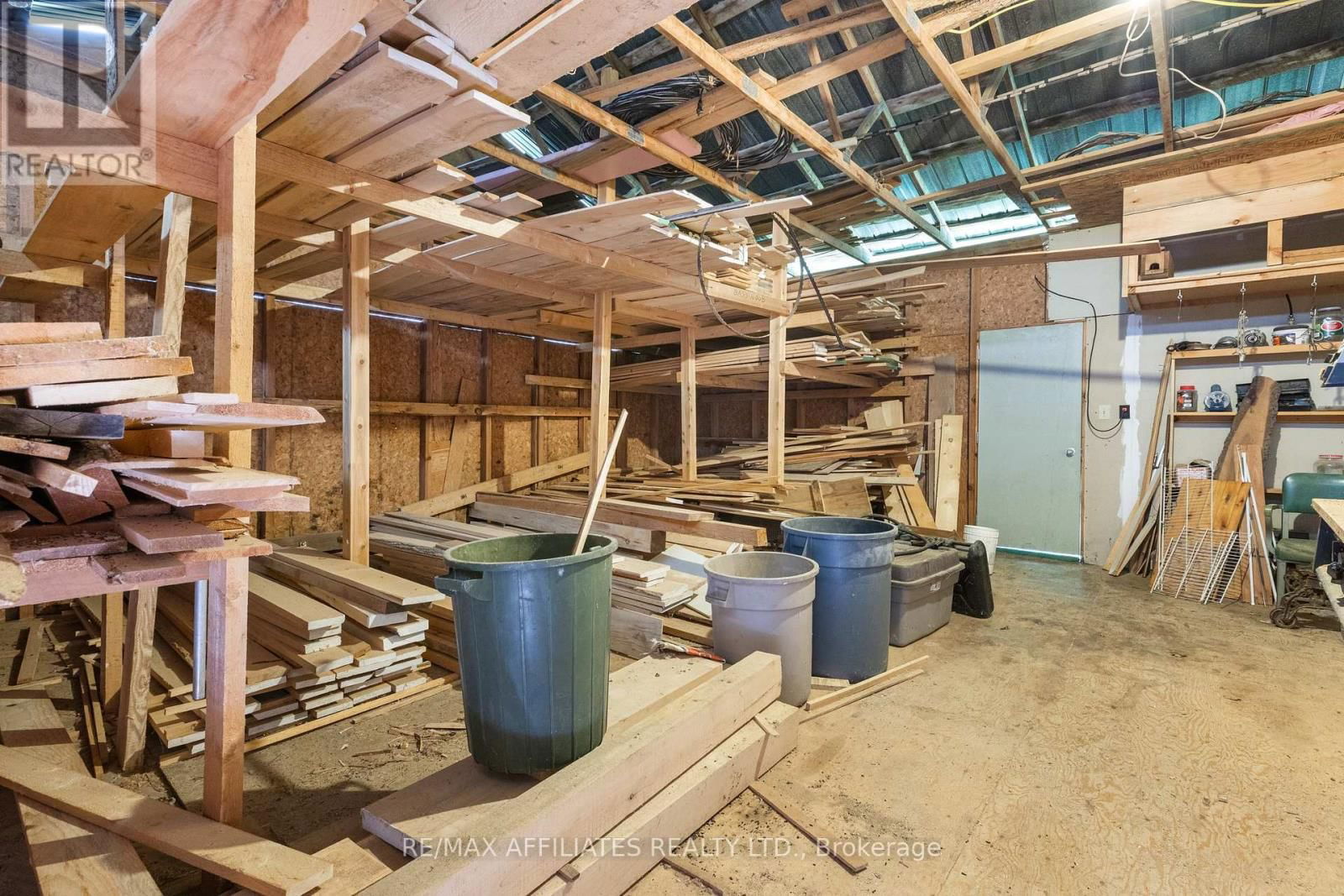 1655 OLD PERTH ROAD Image 36
