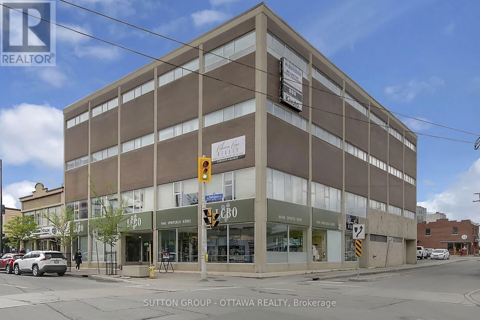 200 - 981 WELLINGTON STREET Image 1