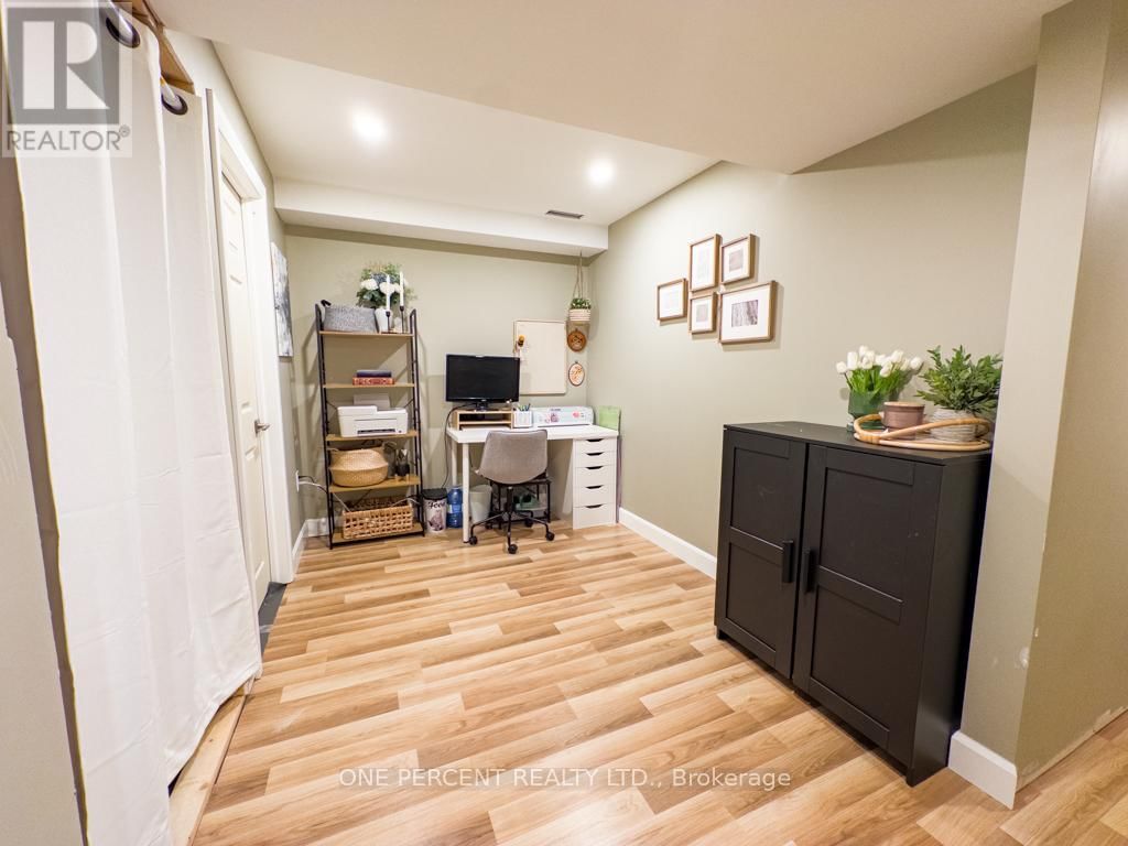 835 QUEEN STREET Image 26