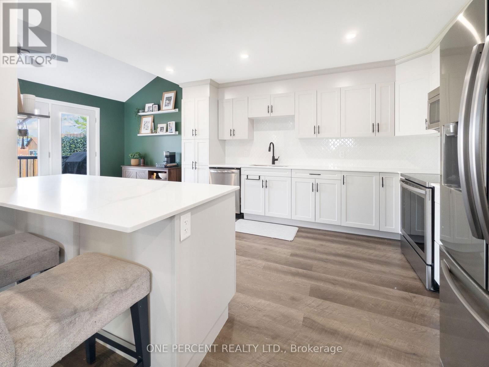 835 QUEEN STREET Image 7
