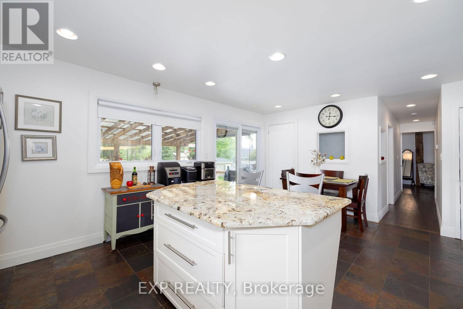 238 MINNIE STREET Image 11
