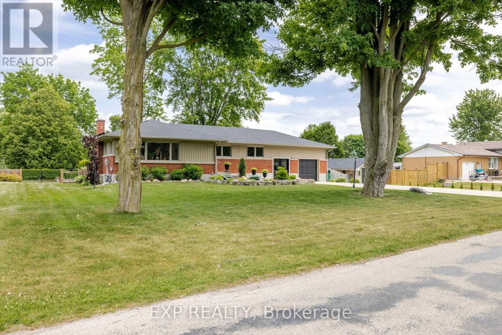 238 MINNIE STREET Image 2