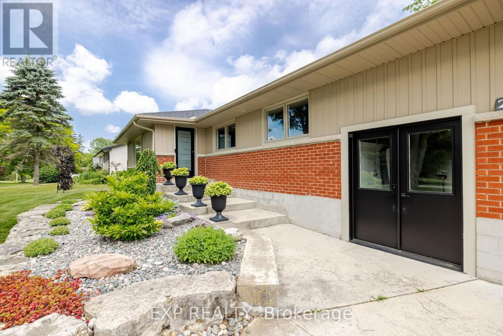 238 MINNIE STREET Image 3