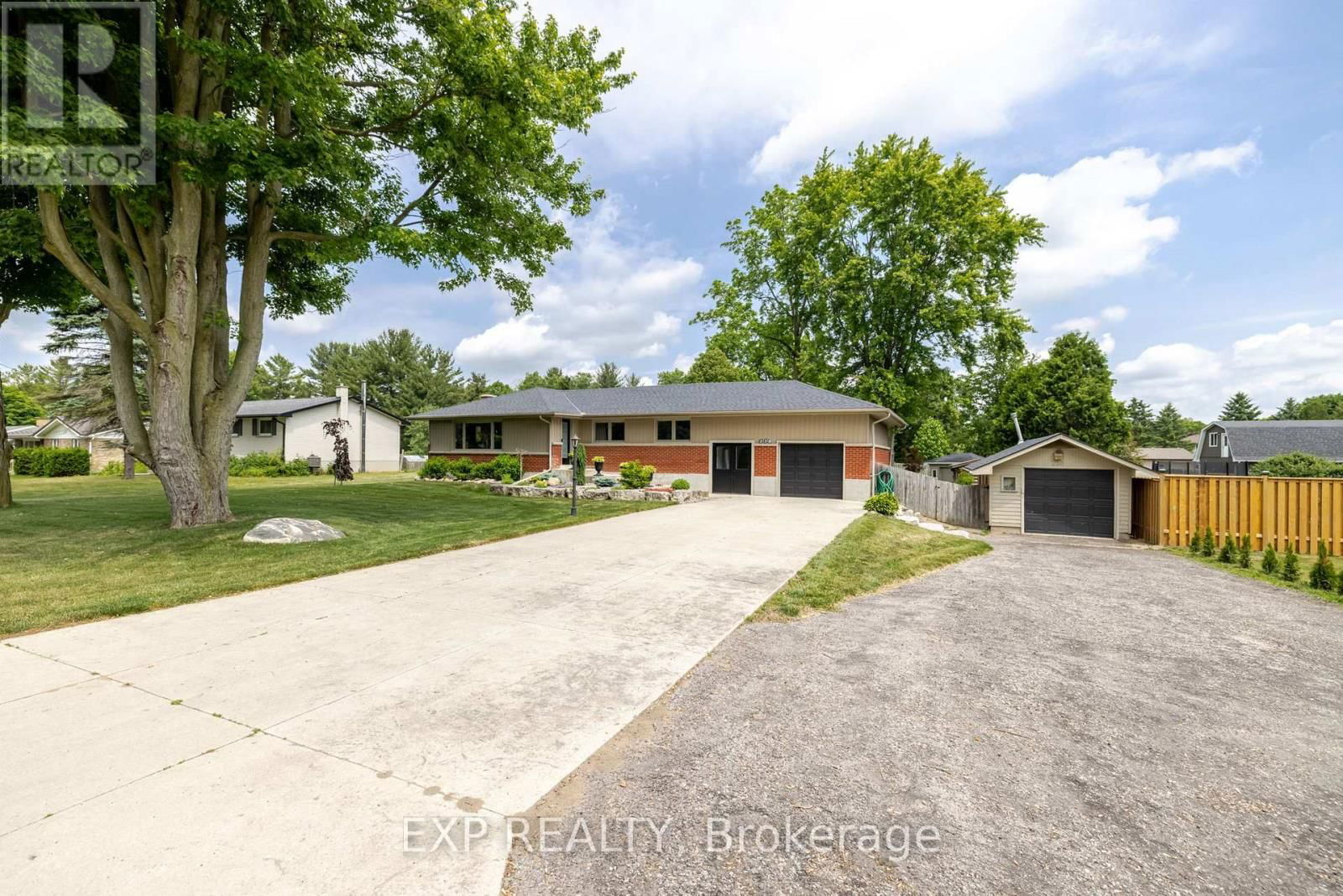 238 MINNIE STREET Image 40