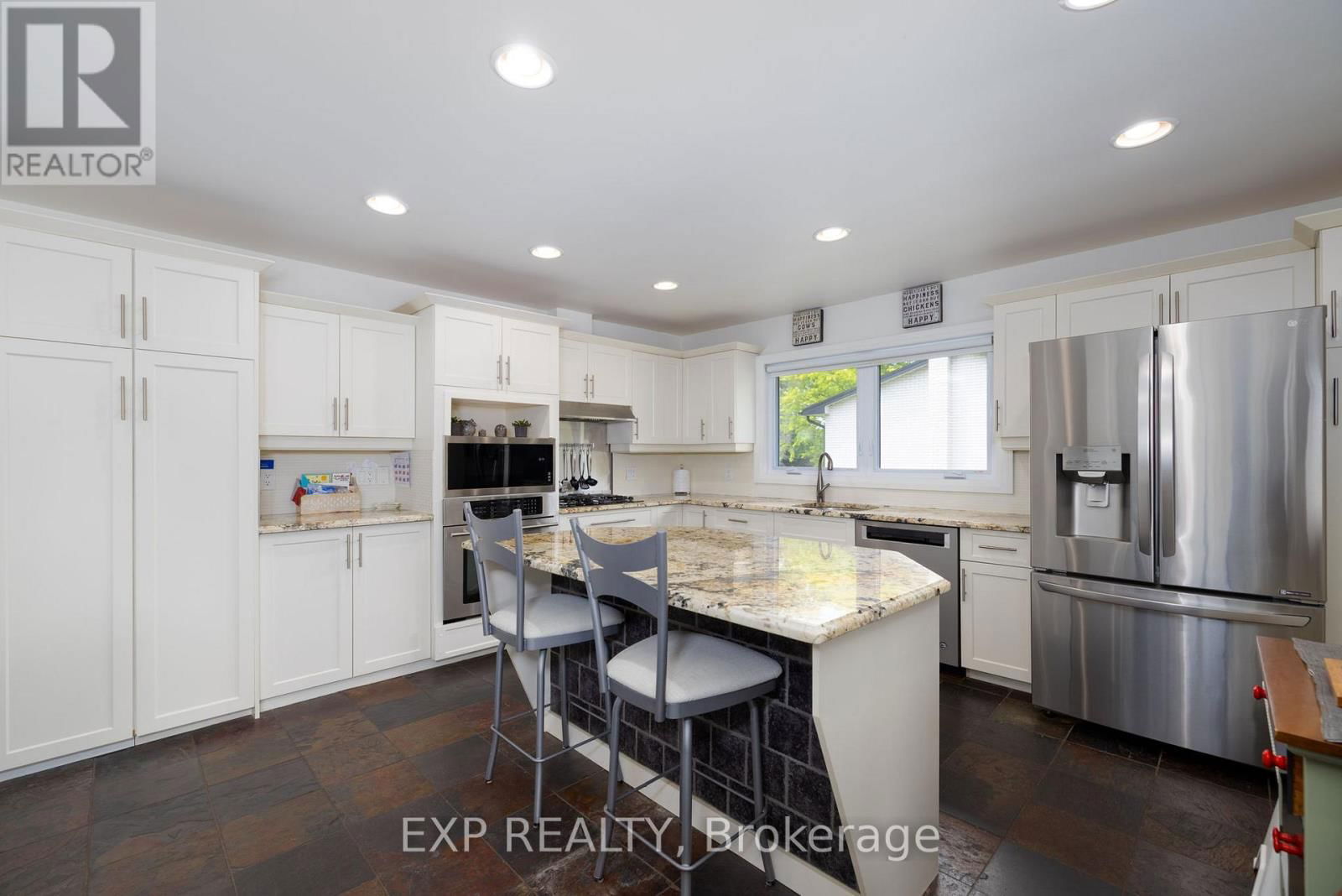 238 MINNIE STREET Image 8