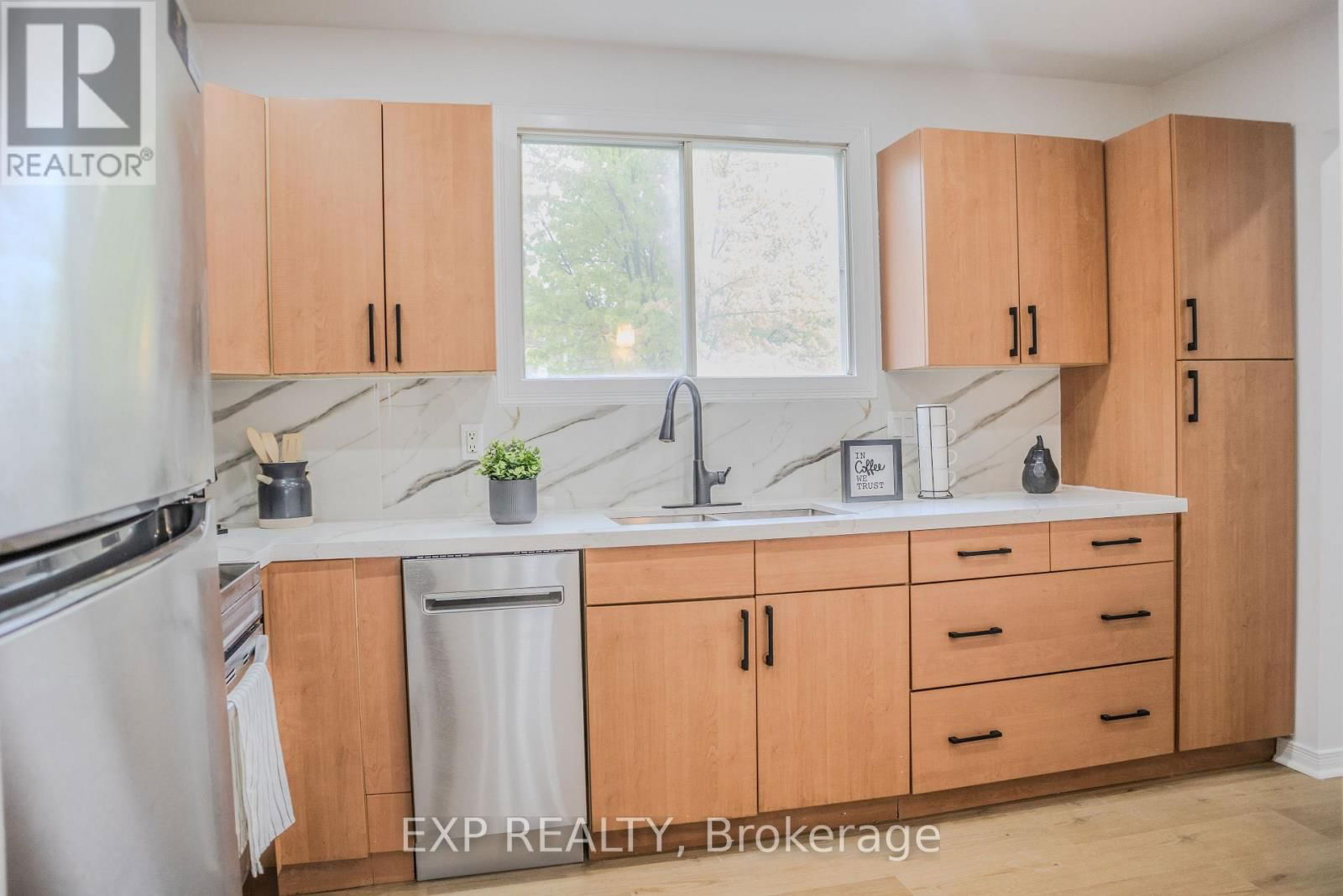 3 - 249 CAMELOT COURT Image 10