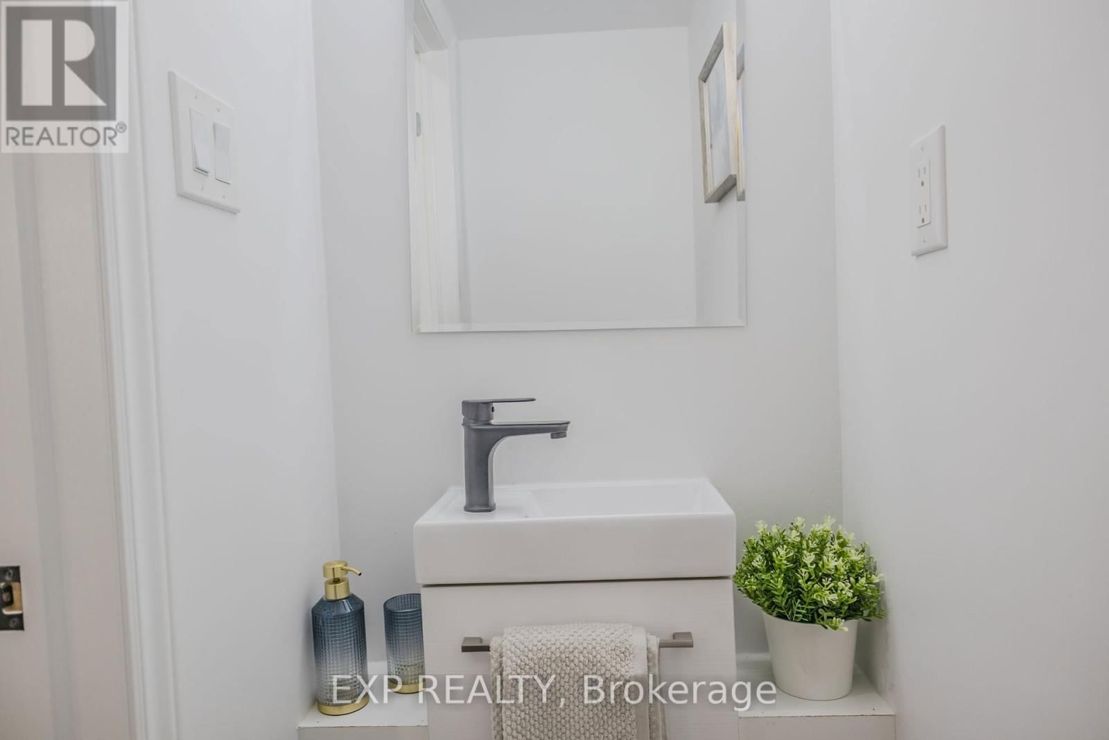 3 - 249 CAMELOT COURT Image 18