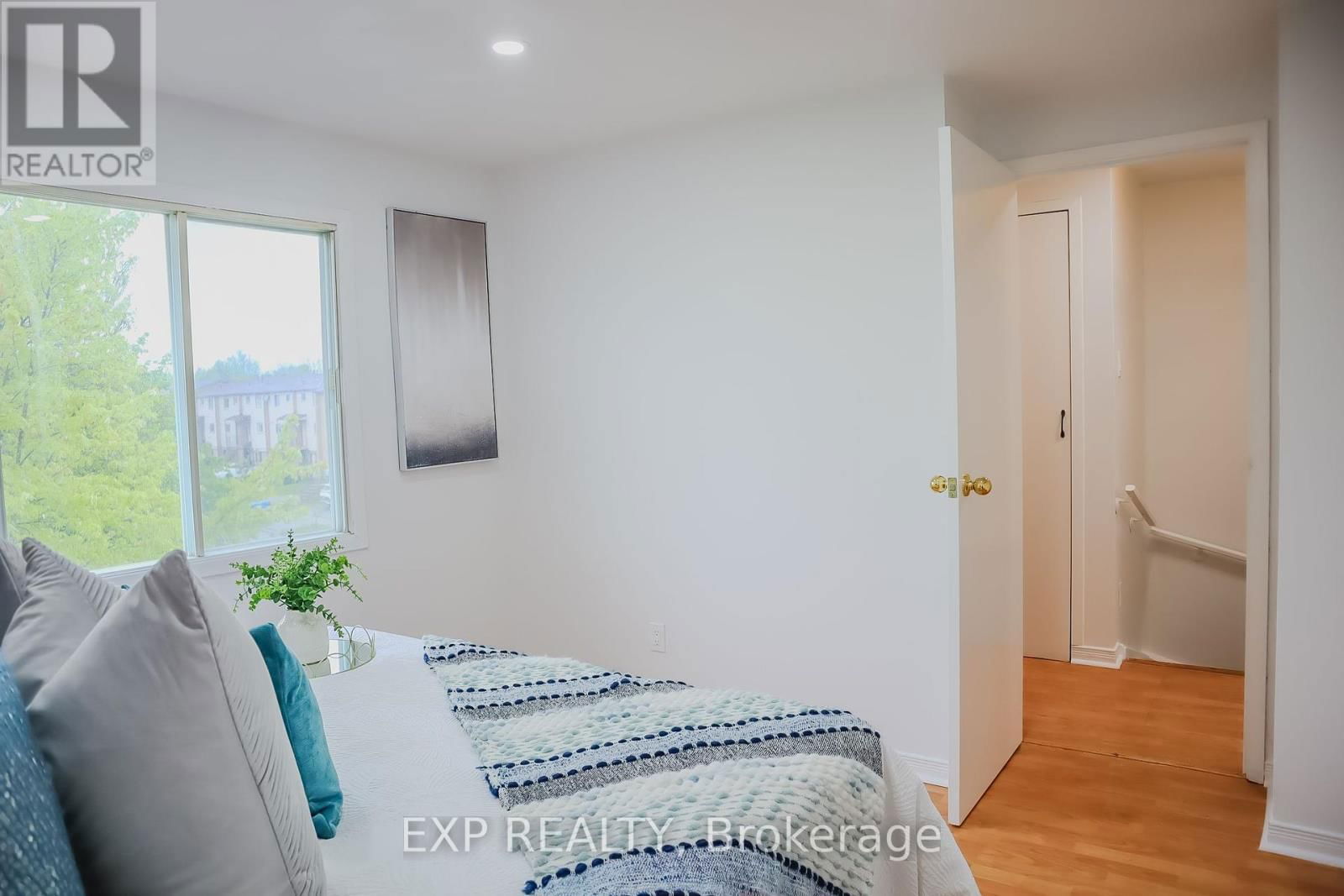 3 - 249 CAMELOT COURT Image 28