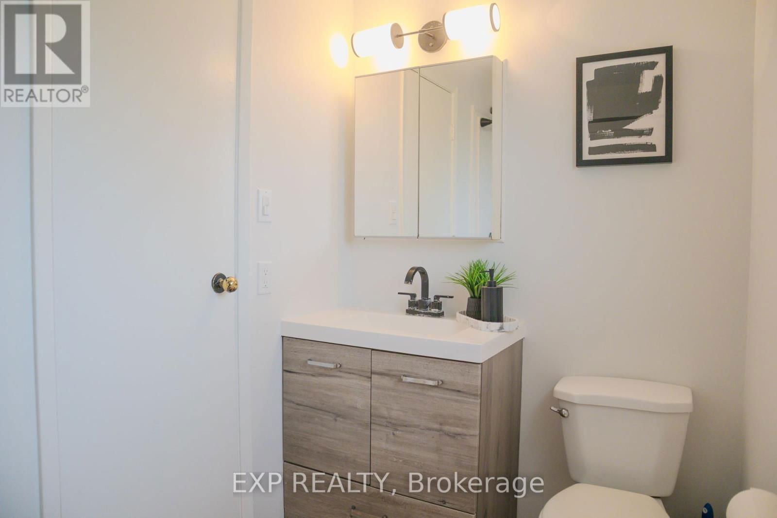 3 - 249 CAMELOT COURT Image 31