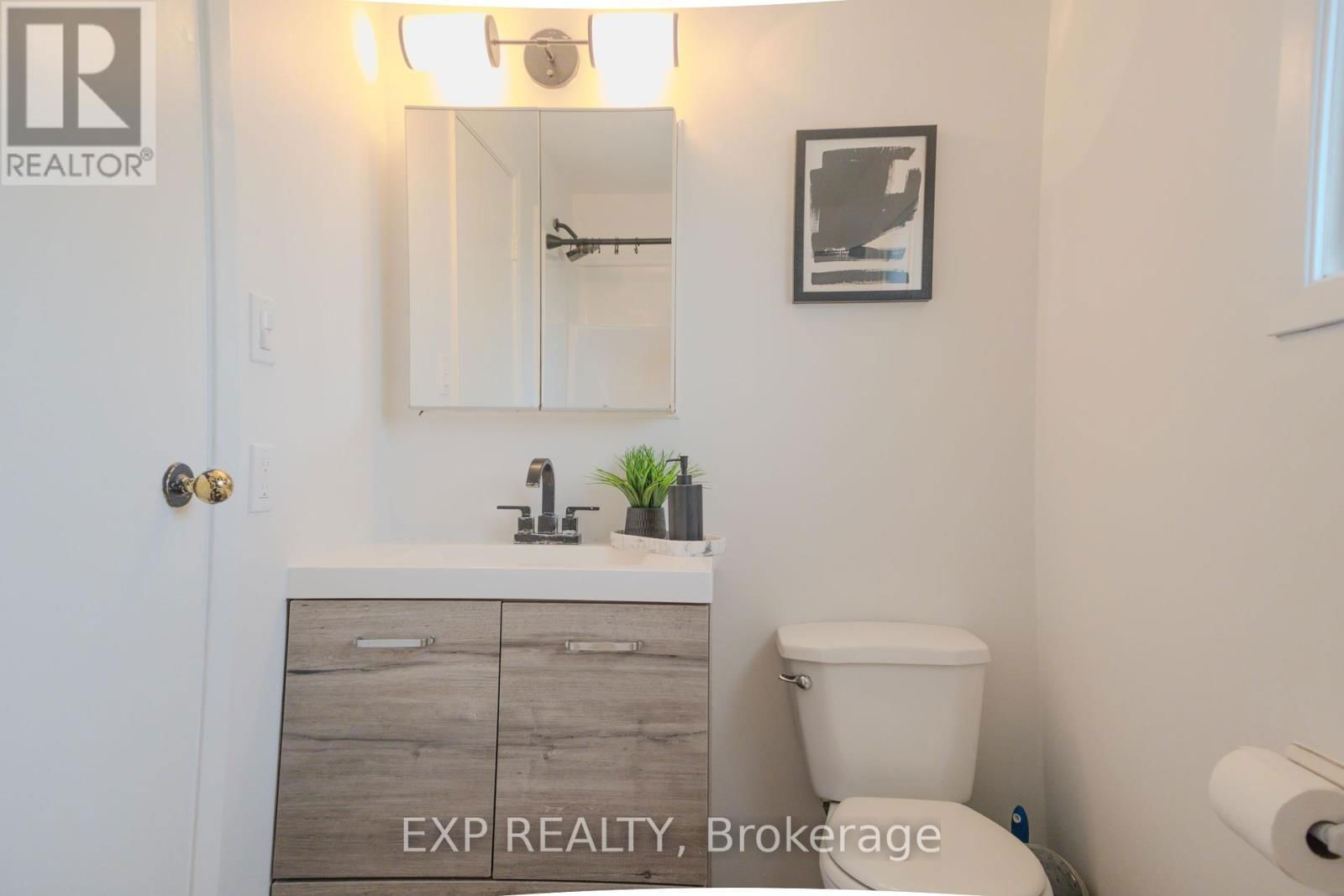 3 - 249 CAMELOT COURT Image 32