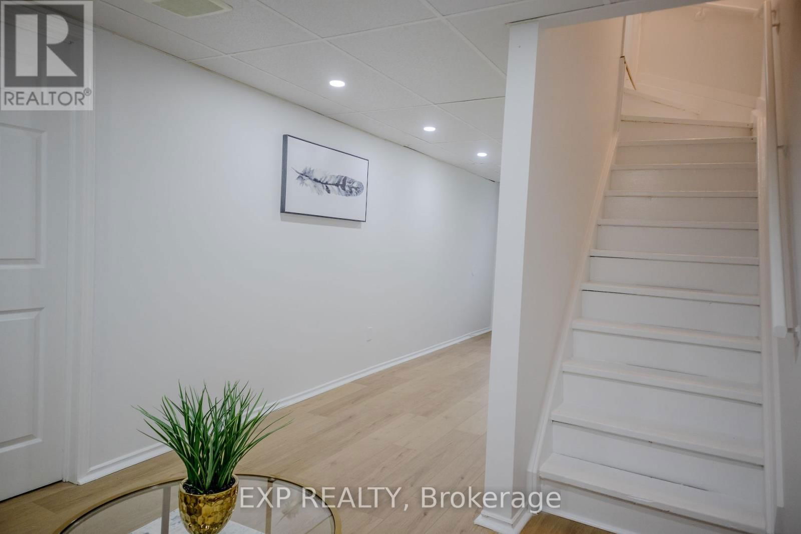 3 - 249 CAMELOT COURT Image 39